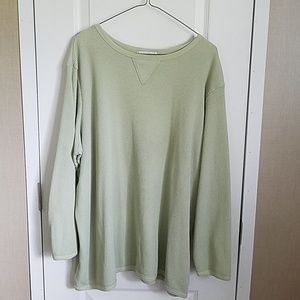 Long sleeve tee shirt.